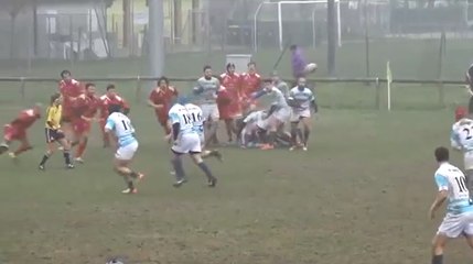 Il plaque violemment une arbitre et prend 3 ans.