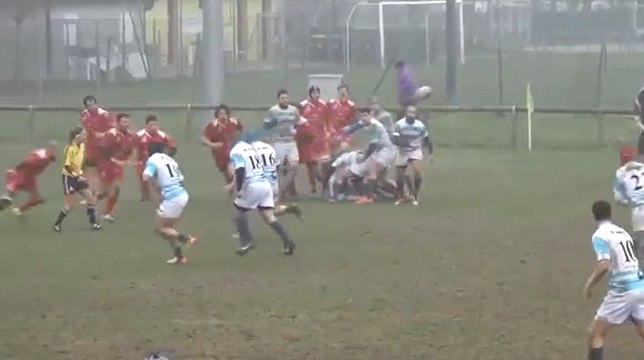 Il plaque violemment une arbitre et prend 3 ans.