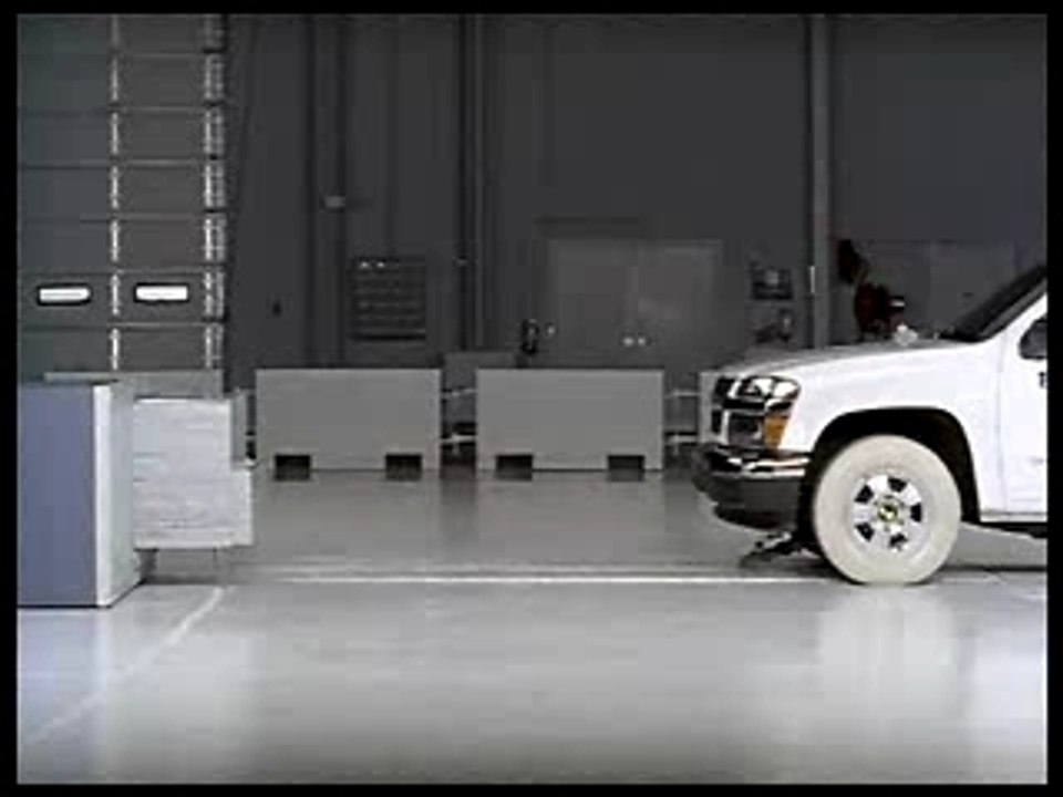 Chevy Colorado crash test 2005