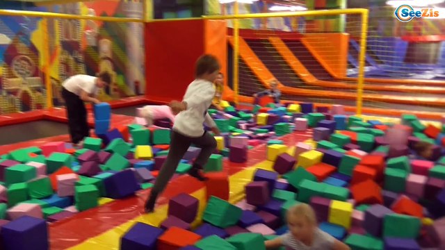 ДЕНЬ РОЖДЕНИЯ Игорька! Ярослава и Арина - Прыгаем на Батутах Детский Развлекательный Центр Tiki Taki