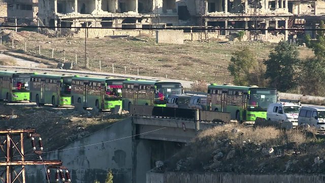 Primeros evacuados de Alepo llegan a territorio rebelde