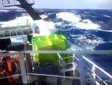 Fırtınaya Yakalanan Gemi Dalgalarla Boğuşuyor - Fisher İn Violent Storm
