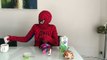 Örümcek adam ve oyuncak bebek Maya evcilik oynuyor| Spiderman Videos