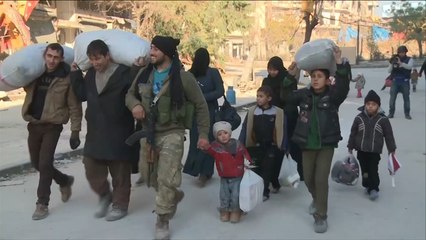 استمرار عملية إجلاء المحاصرين شرق حلب باتجاه إدلب