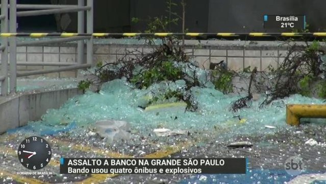SP: Bandidos armados com fuzis explodem caixa eletrônico em Diadema