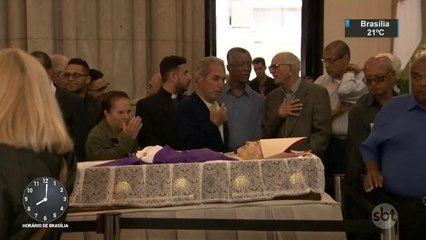 Fiéis se emocionam no velório de Dom Paulo Evaristo Arns