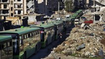 Los primeros evacuados de Alepo llegan a territorios rebeldes