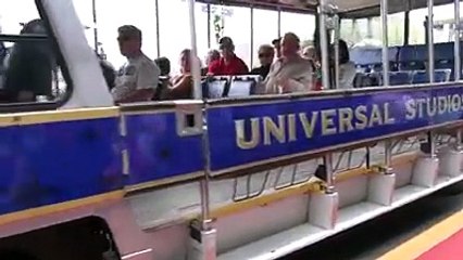 UNIVERSAL STUDIOS RIDE. DINOSAURS ATTACK THE BUS!!!!