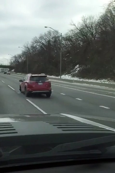 Ce 4x4 roule avec une roue en moins !