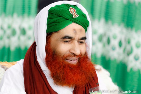 Mollvi Badly Grills On Maulana Ilyaas Qadri on his statement