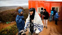 Los colonos de Amoná, listos para luchar contra la policía al no pactar su evacuación con el Gobierno israelí