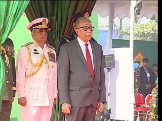 জাতীয় প্যারেড স্কয়ারে কুচকাওয়াজে সালাম গ্রহণ করলেন রাষ্ট্রপতি