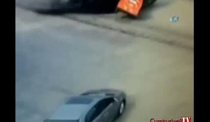 Devrilen kamyonun altında can verdi