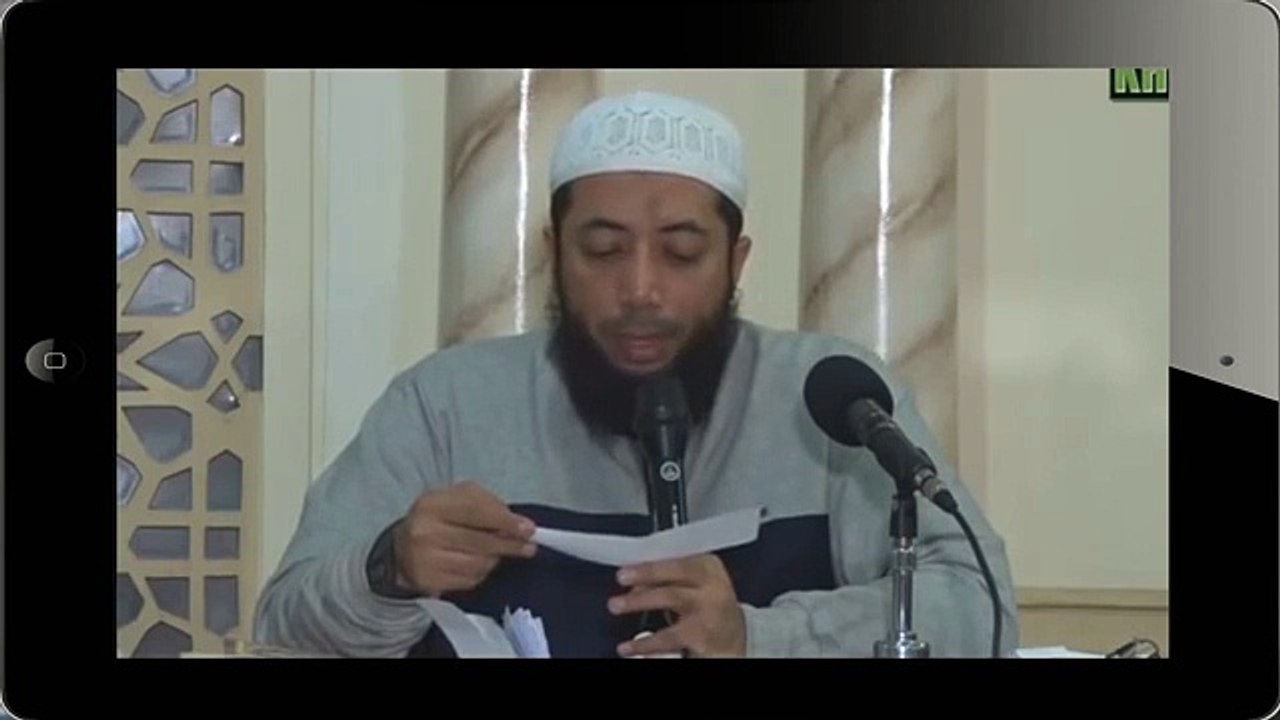 Khalid Basalamah - apakah bergerak 3 kali dalam shalat menjadi batal shalatnya