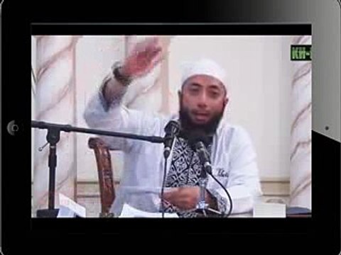 Khalid Basalamah - Bagaimana Hukumnya solat di mesjid yg depannya ada kuburan