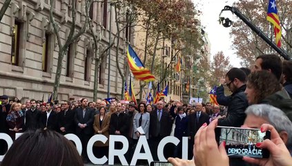 Emotiu Cant dels Segadors davant del TSJC en suport de Forcadell