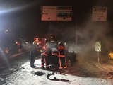 Lüks otomobil alev alev yandı, sürücü son anda kurtuldu