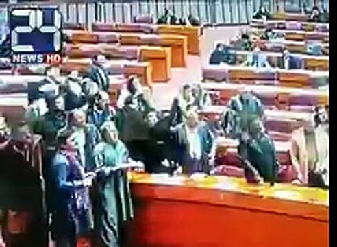 PTI Members Murad Saeed & Sheryar AFridi Beating Shahid Khakkan Abbasi