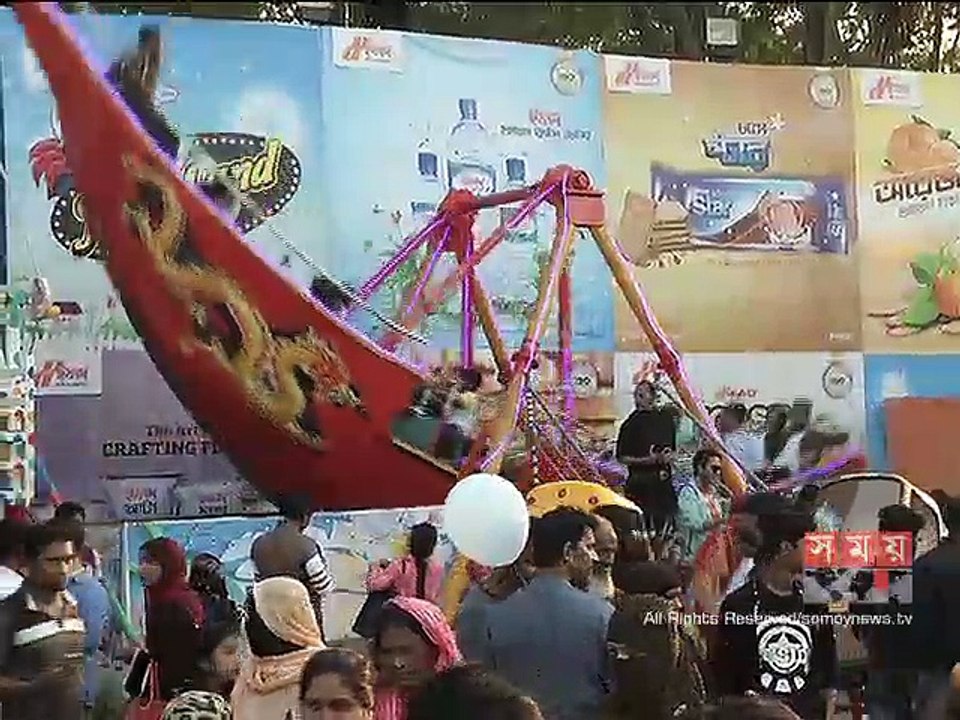 দর্শনার্থীদের পদচারনায় জমে উঠেছে বাণিজ্য মেলা