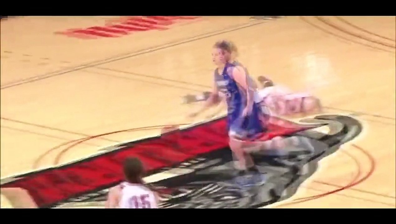 Elle perd sa chaussure en plein match de basket et n'arrive plus à tenir debout