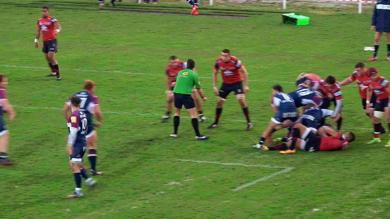 Rugby - l'arbitre se fait renverser