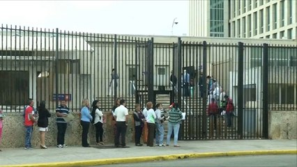 قرارات منتظرة لترمب حول وقف الهجرة وجدار المكسيك