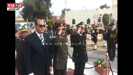 بالفيديو.. وضع أكاليل الزهور على نصب شهداء الشرطة بمطروح