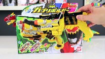 GABUREVOLVER TOY REVIEW! Power Rangers Dino Charge: American Morpher vs Japanese Gaburevolver!