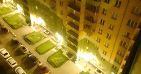 Apartman Dairesinin Balkonundaki Araba Fotoğrafı Fenomen Oldu