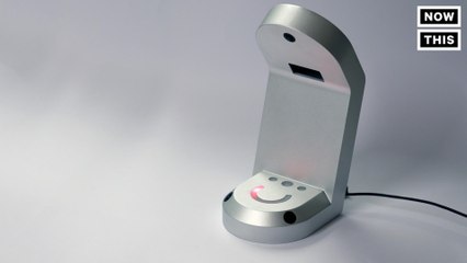 This Lamp Can Project Holograms Without The Need For Glasses