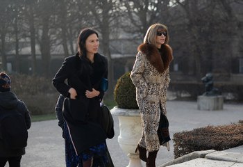 Wendi Deng Rubs Elbows With Anna Wintour At Paris Fashion Week