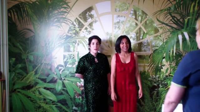 Les fans gênantes de Touche pas à mon poste