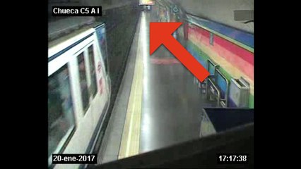 POR POCO! hombre cae a las vías del Metro de Madrid y es rescatado por un policía fuera de servicio