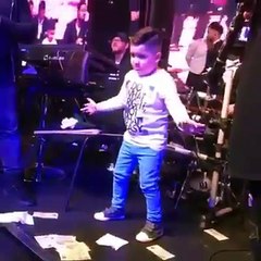 Bazen bu çocuk gibi olasım geliyor :)