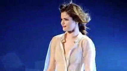 SELENA GOMEZ - Reaction to fan project in Montreal (05 26 16)(240p)