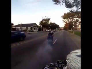 Wow, this is one hell of a rolling burnout!