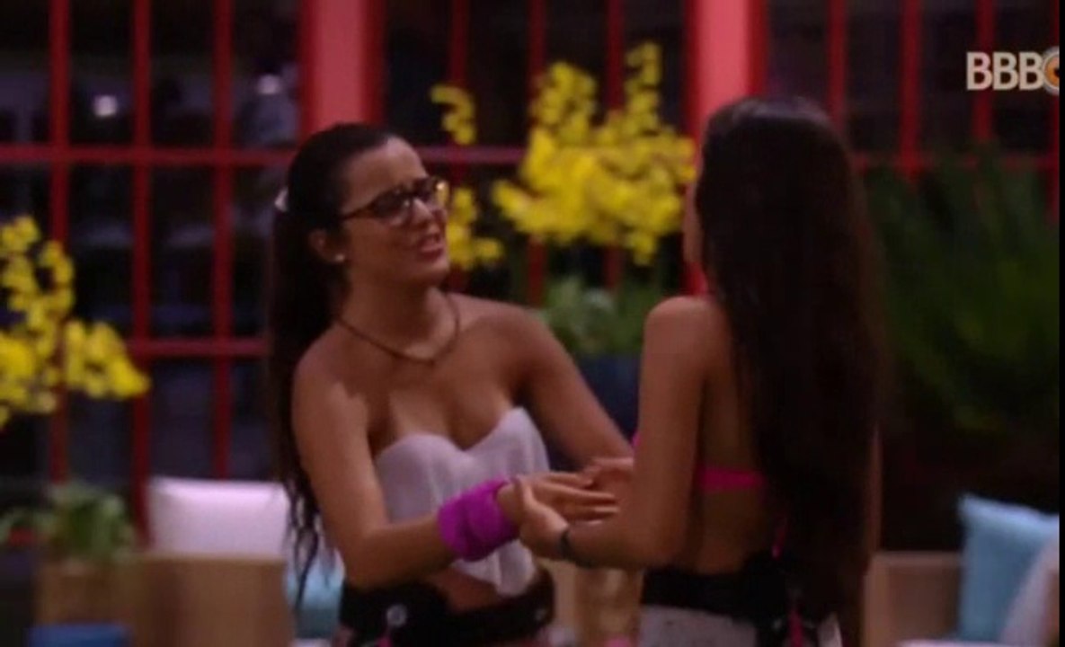 #BBB17 - BEIJOU! Mais um casal formado na casa