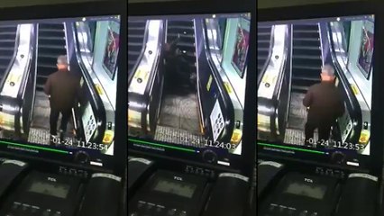 Un vieux monsieur en perdition dans des escalators !