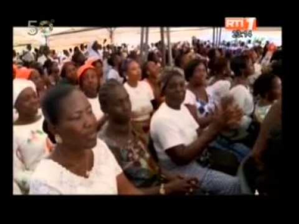 Visite d'Etat dans le Bélier: Mme Dominique Ouattara fait des dons au femmes du FAFCI