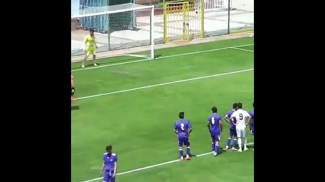 Le but le plus ridicule encaissé par un goal !