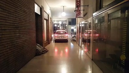 Voici comment des policiers réveillent les sdf de Strasbourg à 6h du matin.