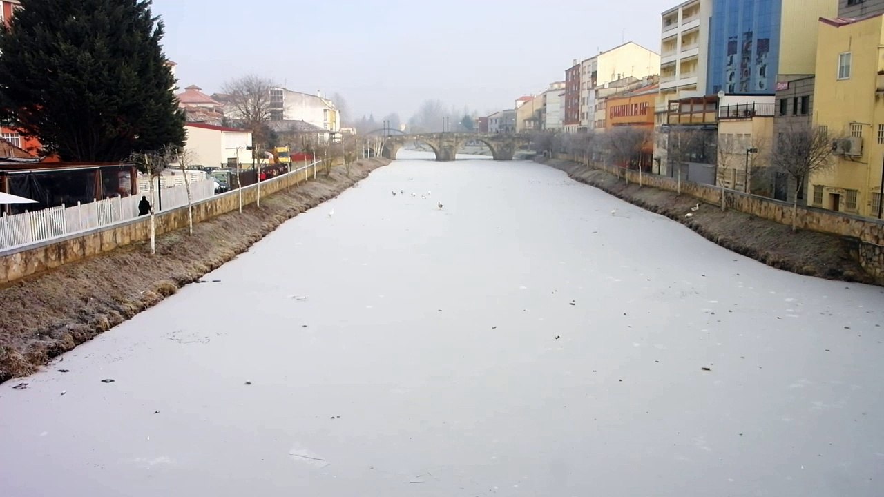 El rio Cabe se congela en Monforte