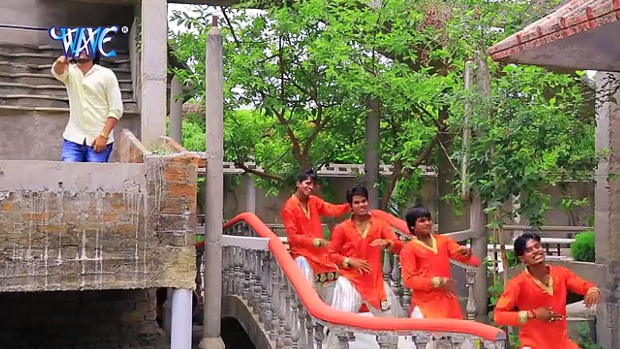 Maidan Sari Uthake दाढ़ी बनावत रही - Sadi Uthake Maidam - Narendra Mahi - Bhojpuri Hot Song New