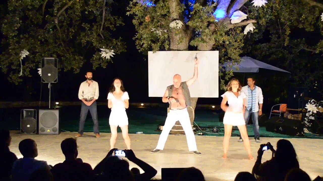 Dance performance on I hate you(Like I love you) by international participants