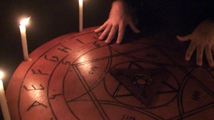 ALERTA!!! TABULEIRO OUIJA, ASSISTA ESSE VÍDEO ANTES DE JOGAR