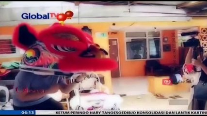 Feny Chow dan Stella Cornelia Fitting Baju Pengantin