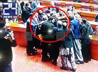 Fight between PTI and PML N in Parliament - Exclusive Video