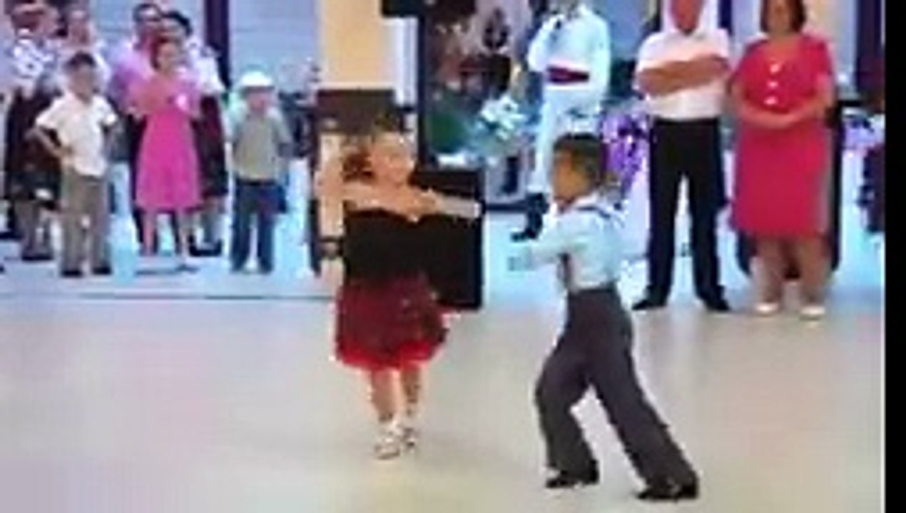 I cute girl and boy below 6 years dance video