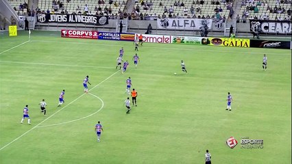 Une mascotte officie comme un goal et réalise un bel arrêt