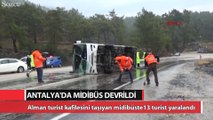 Antalya’da midibüs devrildi